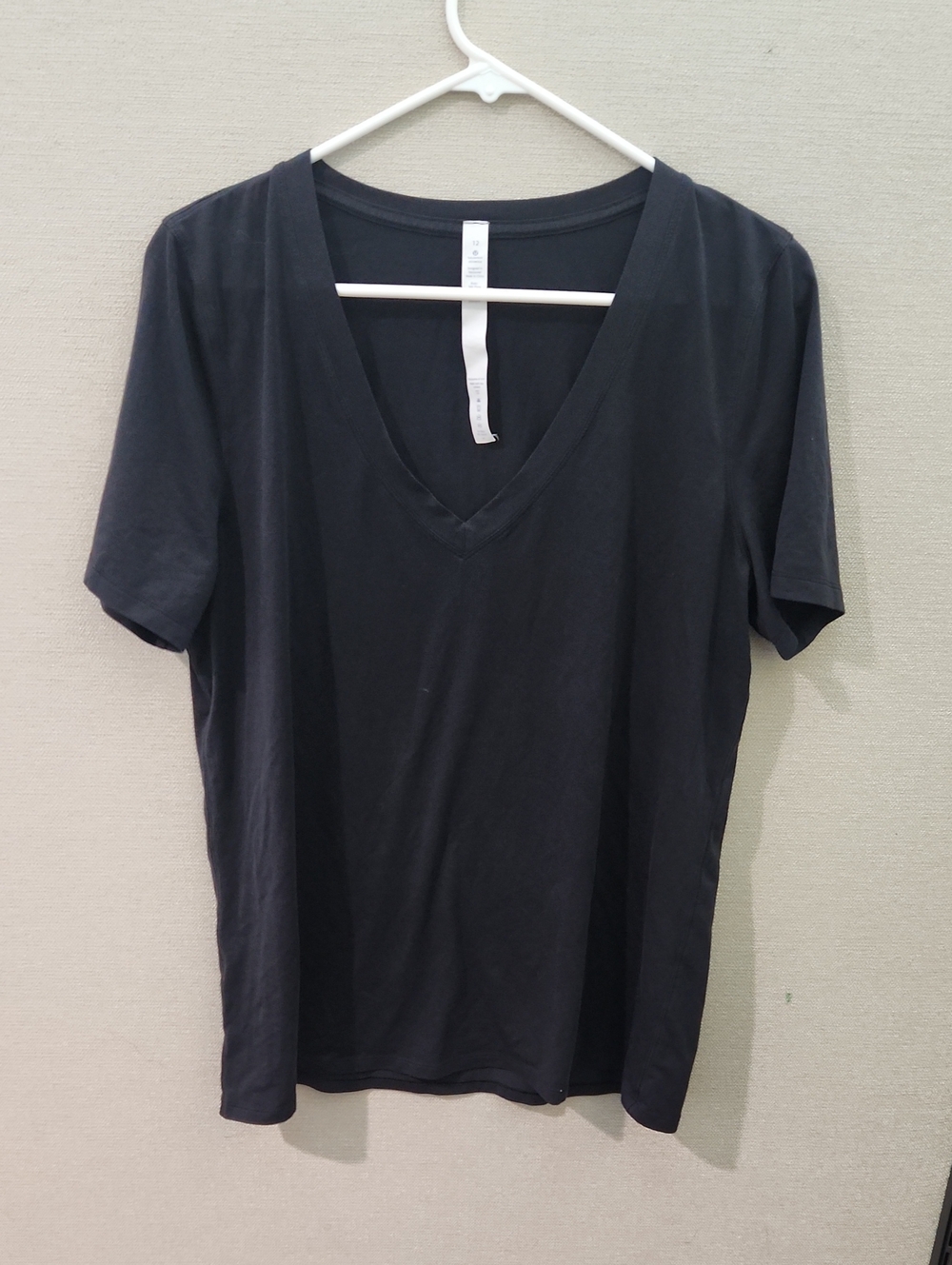 Lululemon V-Neck T-Shirt Size 12